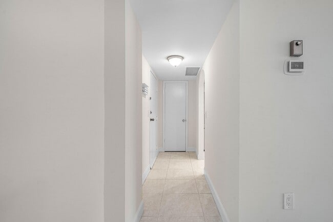 Building Photo - 3460 S Ocean Blvd