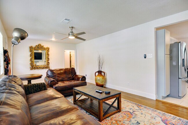 Building Photo - 5421 Fursman Ave