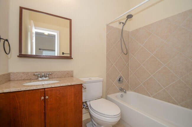 Building Photo - 513 Vincent St