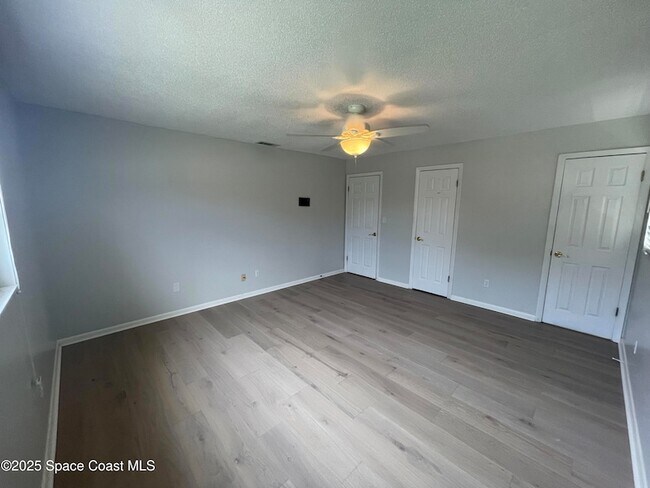 Building Photo - 325 Trinidad Dr