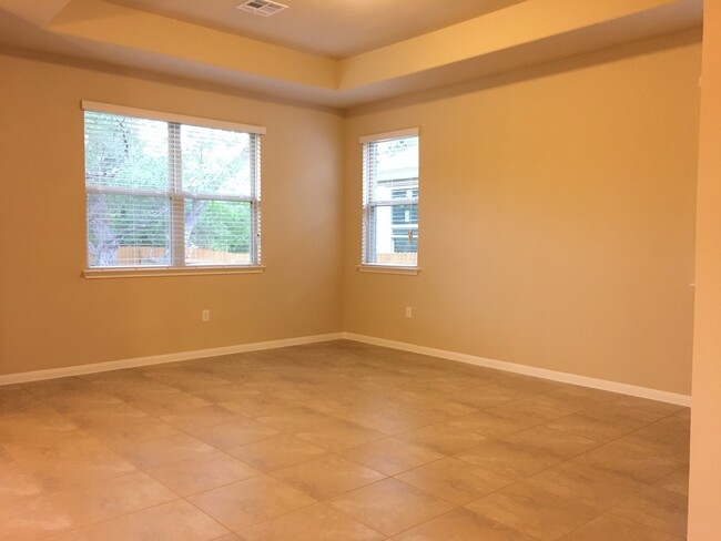 Building Photo - BEAUTIFUL 3/2 WITH OFFICE IN LEANDER'S HAZ...