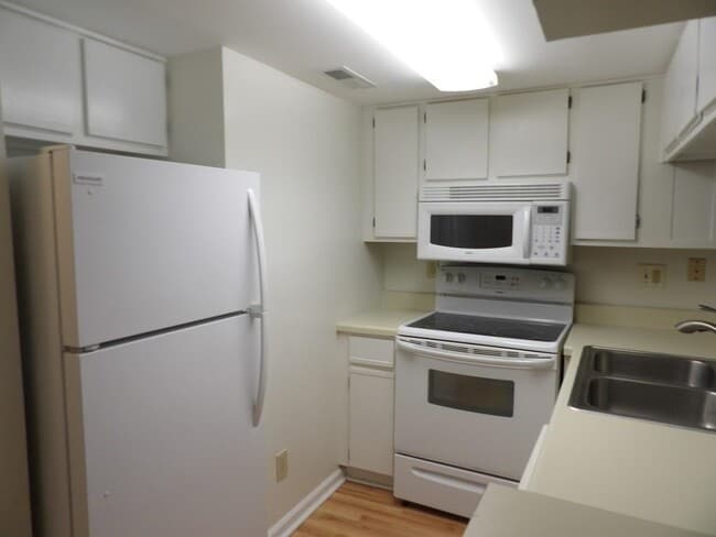 Building Photo - 1100 Possum Trot Rd