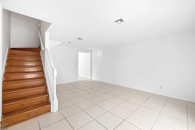 Building Photo - 217 Old English Dr