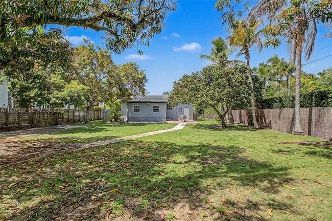 Building Photo - 7601 SW 59th Ct