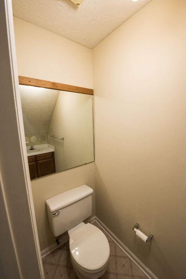 Building Photo - 821 Choctaw Ave