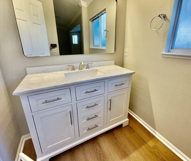 Building Photo - Recently Updated Two Bedroom Home in Sun C...