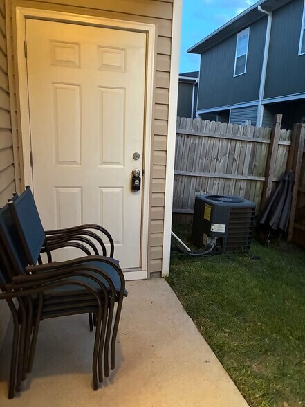 Building Photo - 139 Hunters Grove Dr
