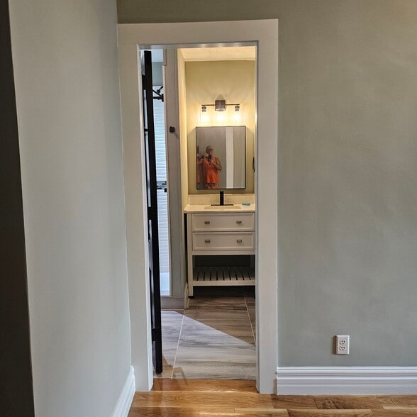 Bathroom - 811 Tyler St