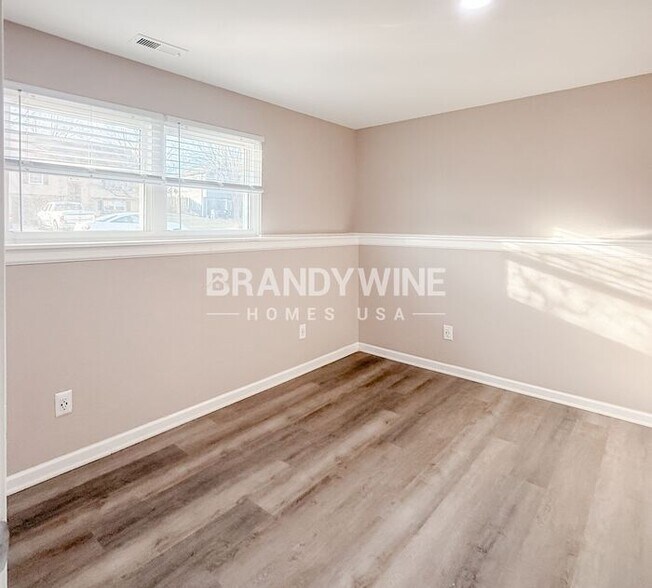 Building Photo - 918 SE Kingscross Rd