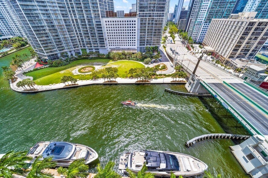 Building Photo - 200 Biscayne Boulevard Way