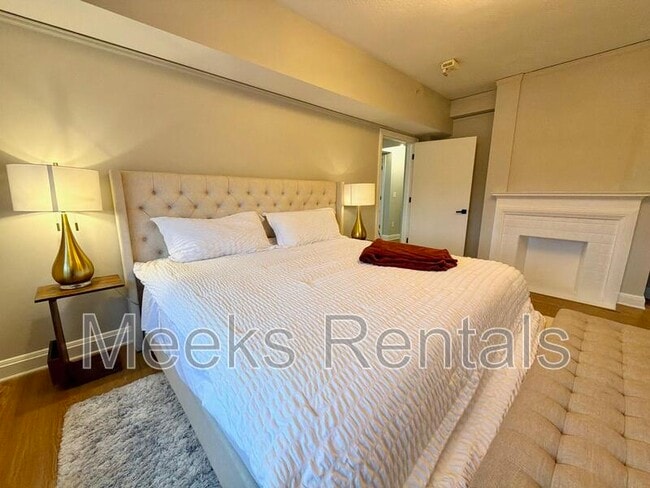 Building Photo - 1108 Kanawha Blvd E