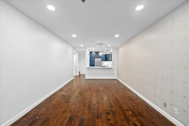 Building Photo - Modern Comfort in Historic Old Town