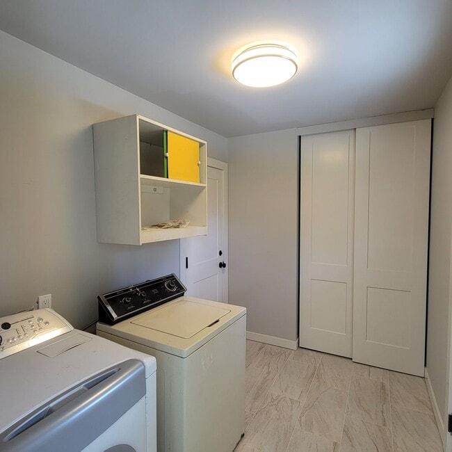 Building Photo - Rambler 3br / 1.5bath in Bow Lake of Seatac