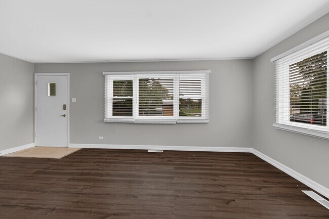 Building Photo - 304 Seneca St