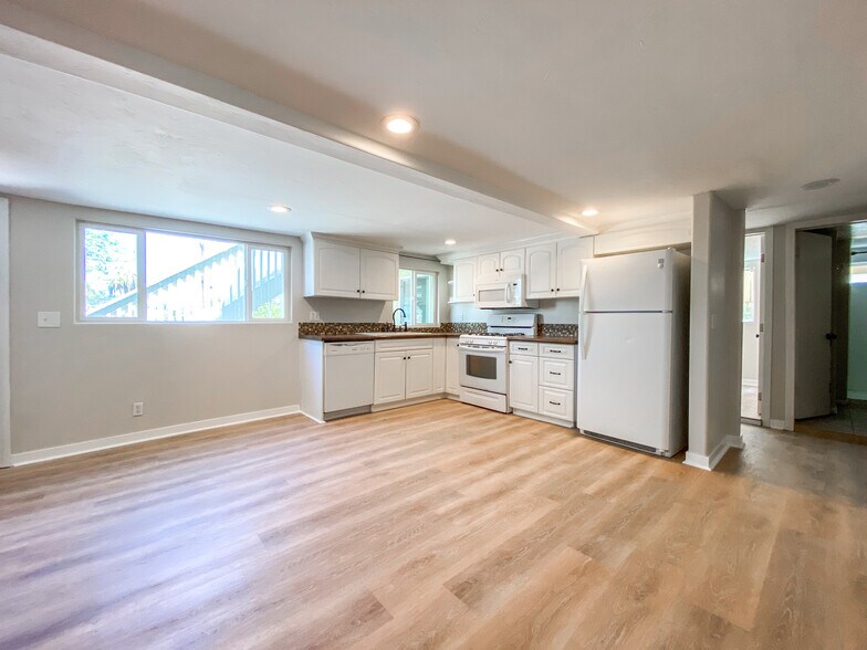 Building Photo - 4519 Acacia Ave