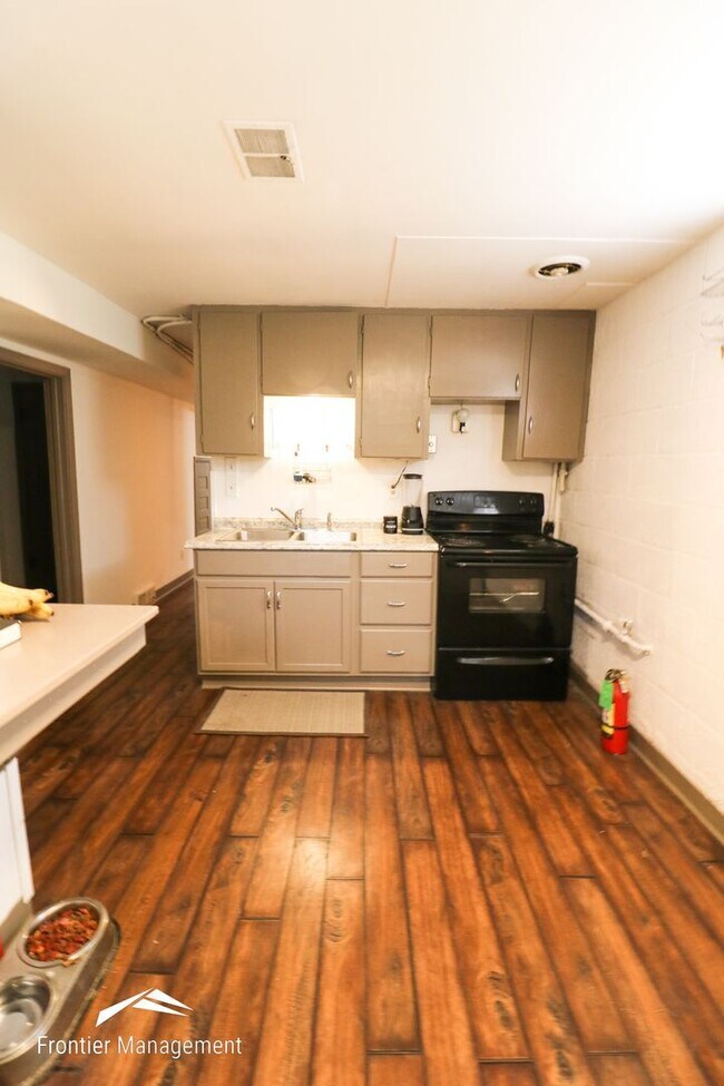 Building Photo - 605 Ratone Ln
