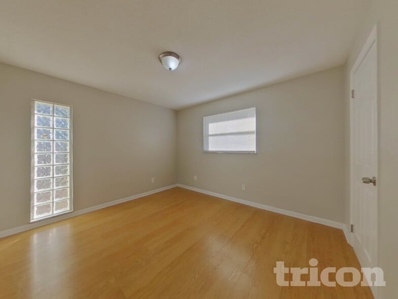 Building Photo - 1337 Hamlin Dr