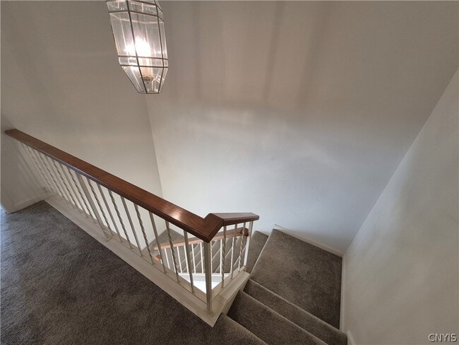 Building Photo - 489 Summerhaven Dr N