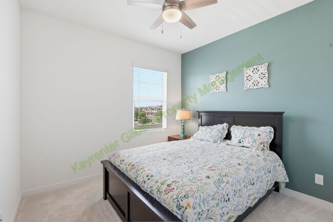 Building Photo - Fully-Furnished End Unit Gilbert Home in Warner Meadow Community