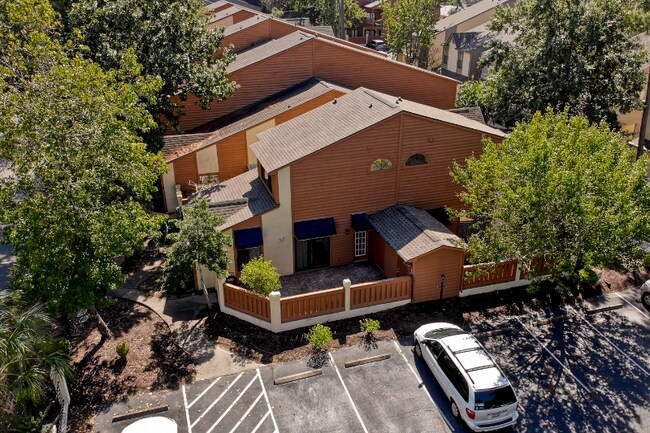 Building Photo - 617 13th Ave S