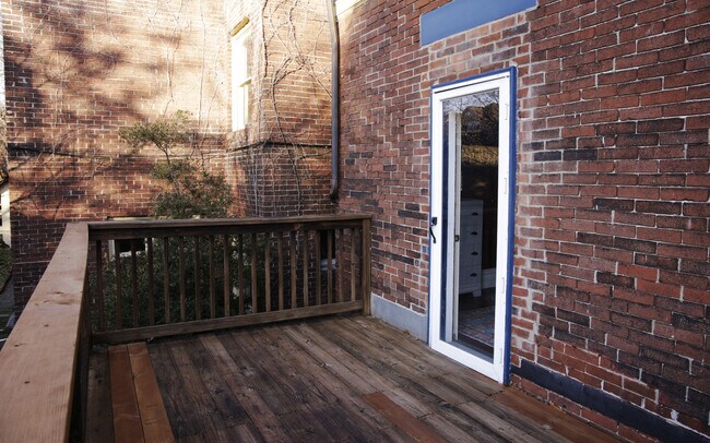 Building Photo - 405 West St