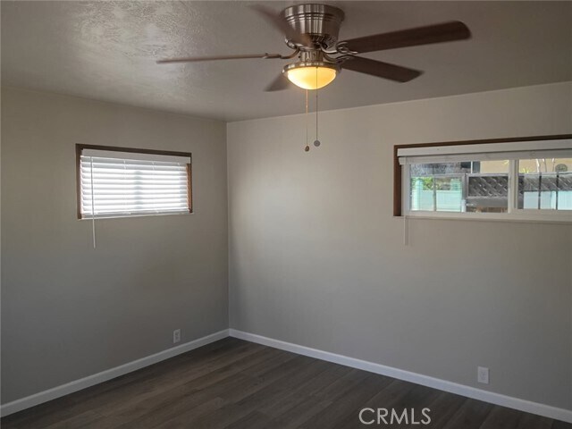 Building Photo - 947 E Cypress Ave