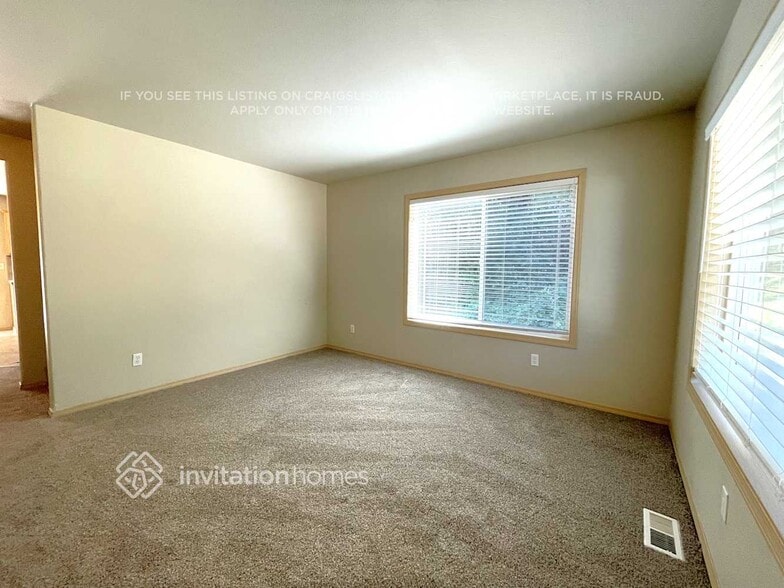 Building Photo - 15219 24th Ave E