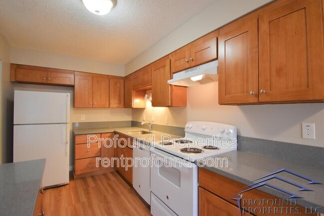 Building Photo - 8745 SW Beaverton Hillsdale Hwy