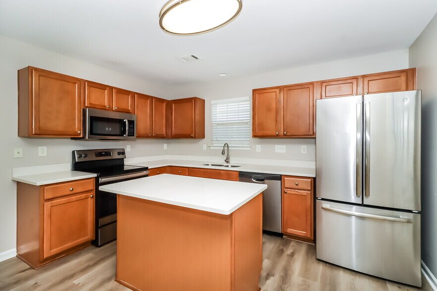 Building Photo - 5814 Twin Brook Dr