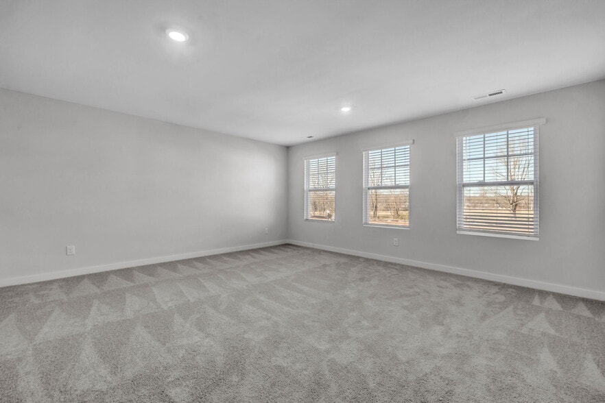 Building Photo - 361 Euclid Dr