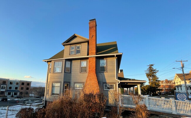 Building Photo - 17 South Ave