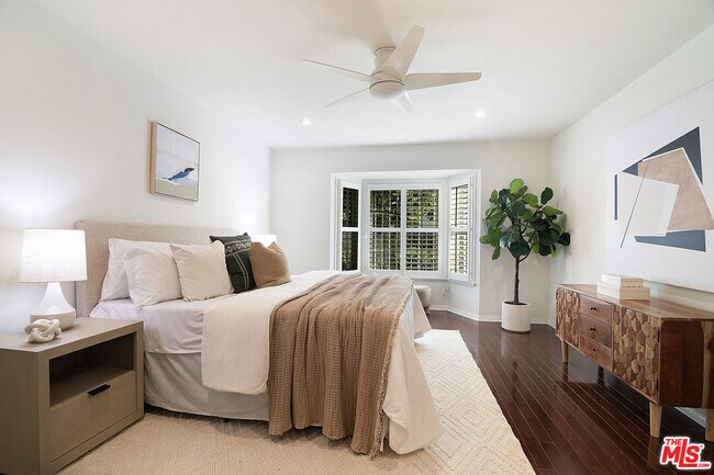 Building Photo - 326 N Vista St