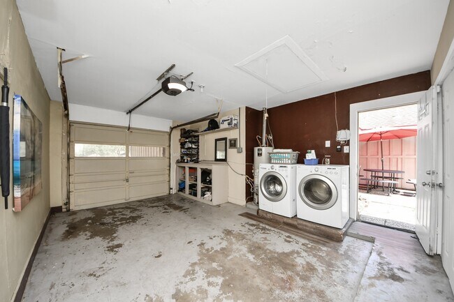 Building Photo - 5139 Beechnut St