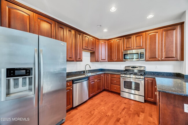 Building Photo - 82 Demarest Dr