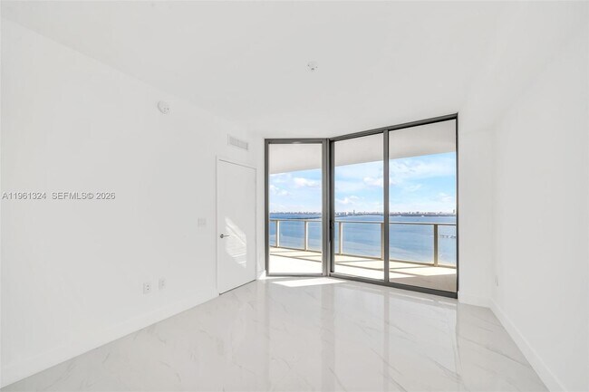 Building Photo - 700 NE 24th St