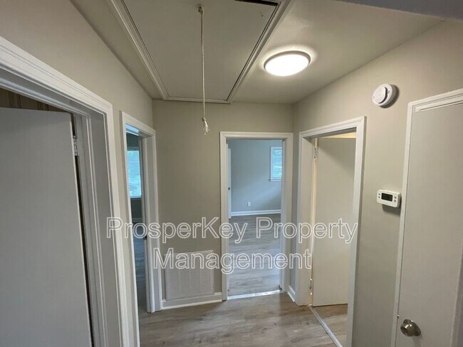 Building Photo - 4555 Hillpine Rd