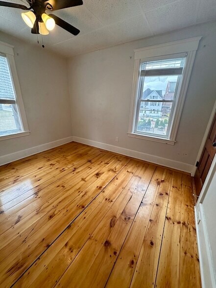 Building Photo - 11 Dupont St