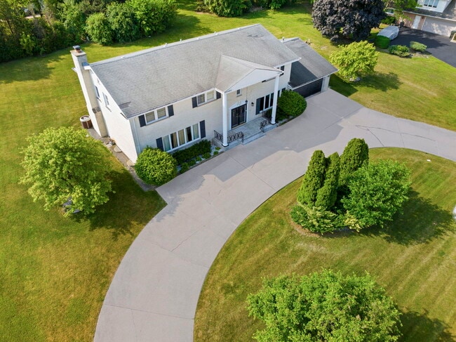 Building Photo - 16 Kingston Dr