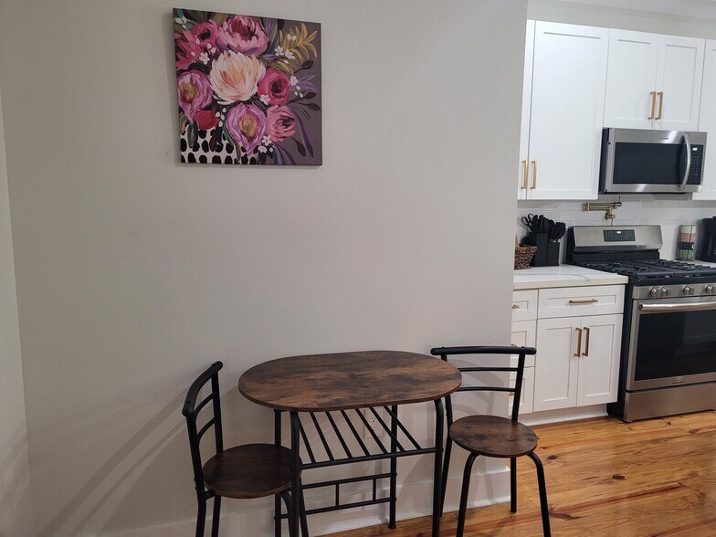 Building Photo - 2821 Dryades St