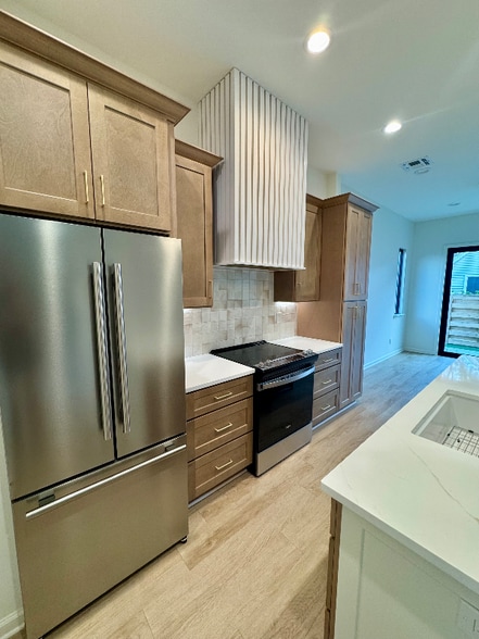 Building Photo - 3010 N Main St