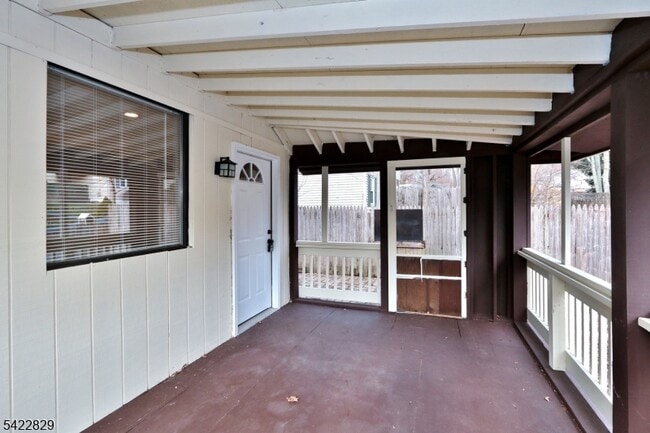 Building Photo - 422 Brown Trail