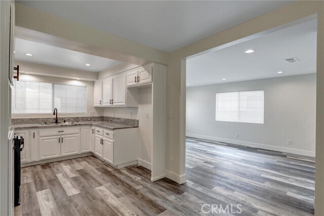 Building Photo - 404 E Glendale Dr