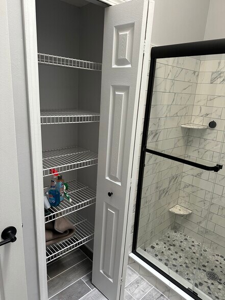 Building Photo - 49467 Pointe Xing