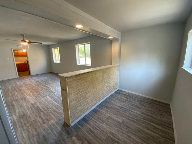 Building Photo - 624 Grant St