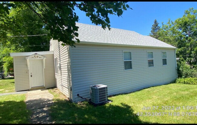 Building Photo - 223 Elder Dr