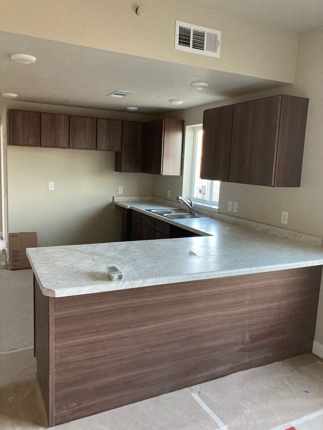 Building Photo - Apache View Condos