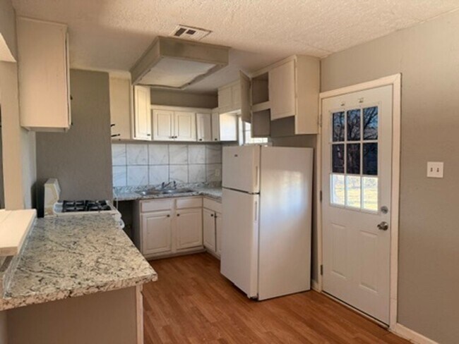 Building Photo - 2804 NW Ozmun Ave