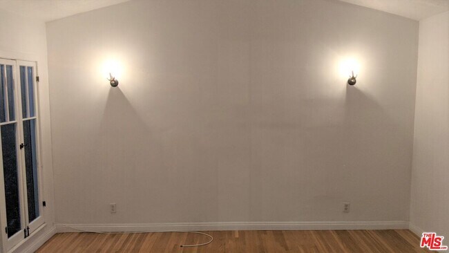 Building Photo - 850 Tularosa Dr