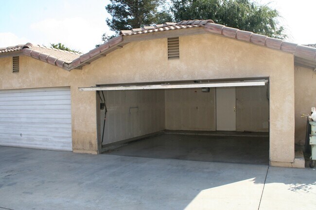 Building Photo - 8600 White Rock Dr