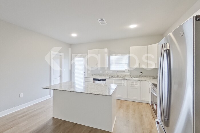 Building Photo - 22834 Balsam Dr
